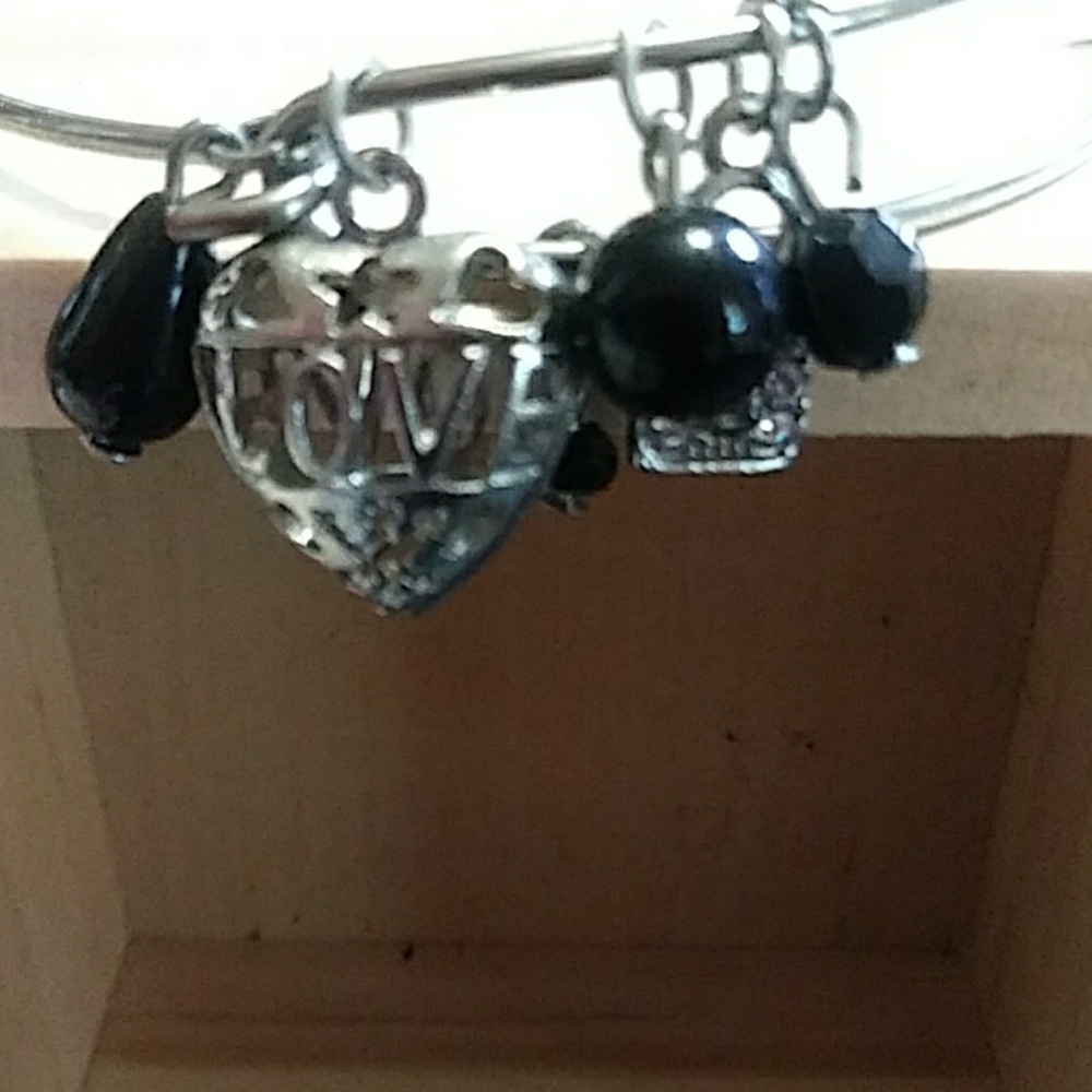 Dangle heart bracelet